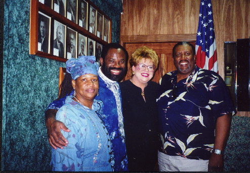 elsie-chinnery-philip-emeagwali-senator-henry-braddock-saint-thomas-virgin-islands-march-2000.jpg, 60433 bytes, 12/21/00
